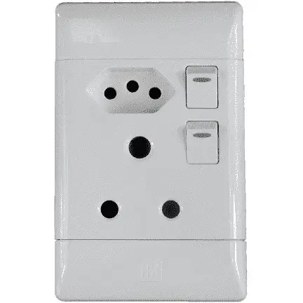 Redisson 4×2 Single Wall Socket With Za Plug 1